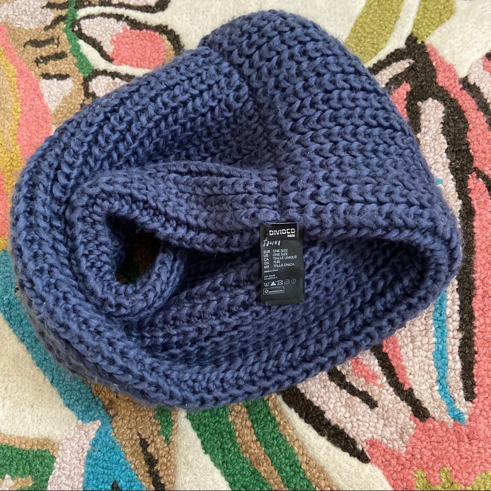 H&M Infinity Scarf - Picture 3 of 4